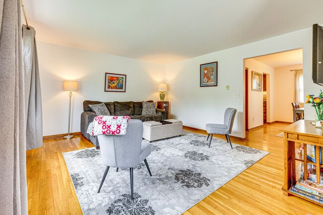 Photo - 219-221-221 E North St Unit SI ID1602726P