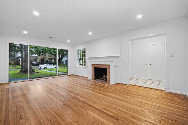 Photo - 3731 Drake St