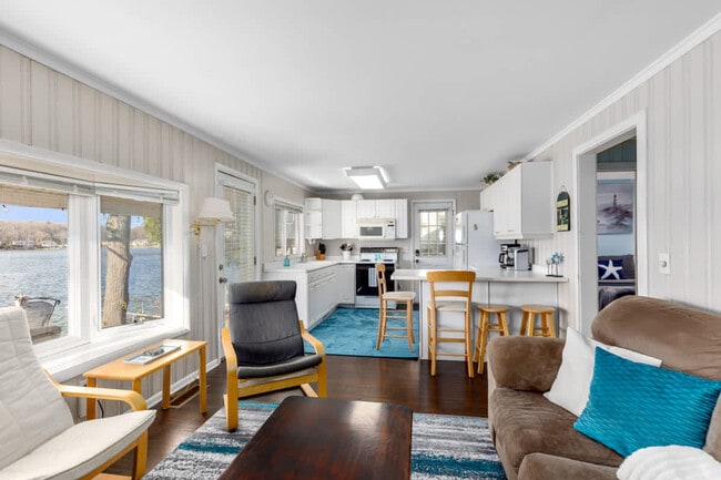 Building Photo - 8685 Je-NE-Be Dr NE Unit ID1364137P