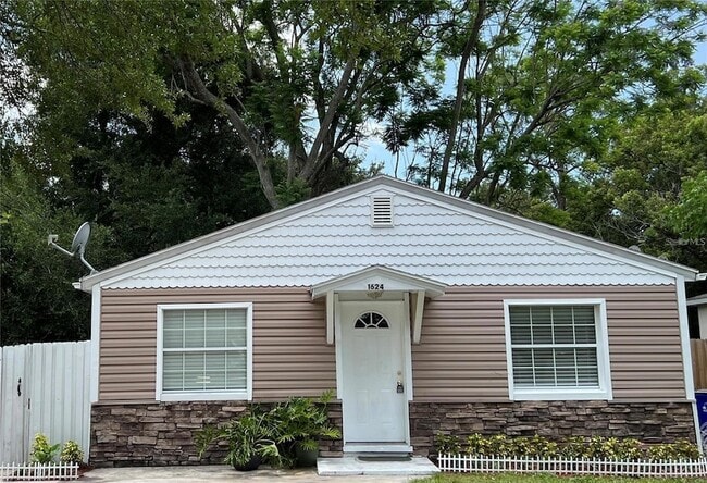 Building Photo - 1624 Delaware Ave