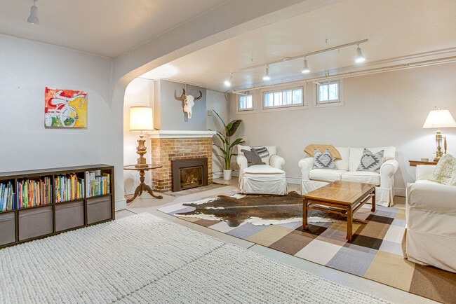 Photo - 757 N Clayton St Unit SI ID1546078P