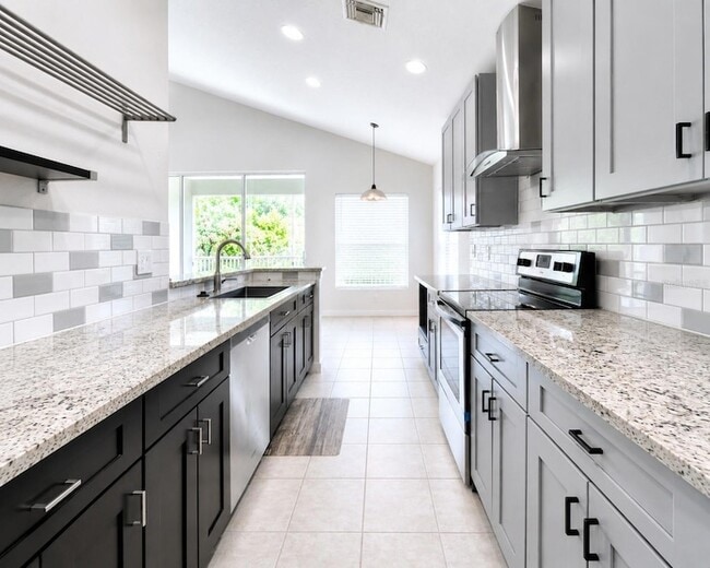 Photo - 2096 Kings Palace Dr