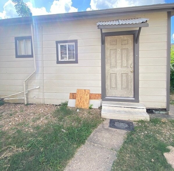 Building Photo - 2042 Pasadena St Unit 2