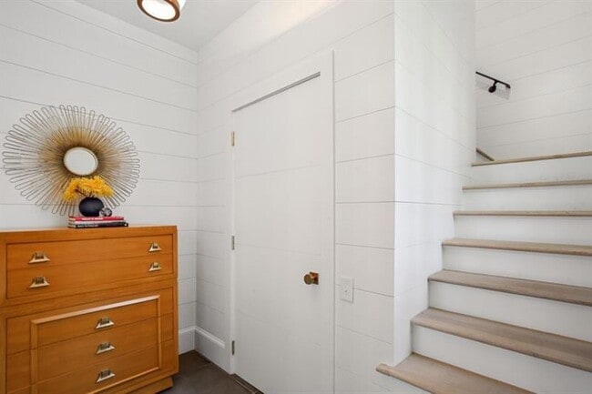 Photo - 506 Argonne Dr NW