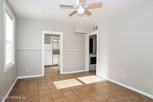 Photo - 214 8th Ave N