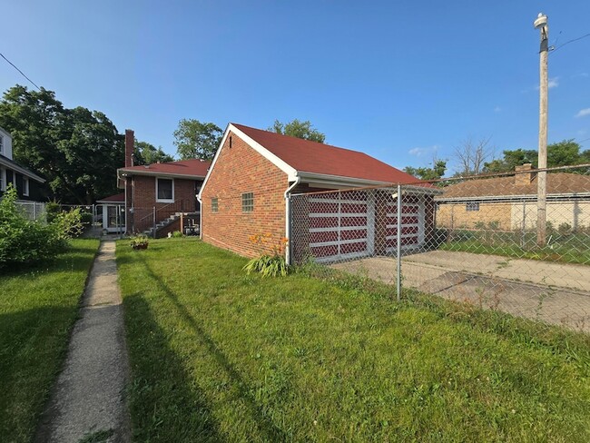 Photo - 535 E 43rd Ave