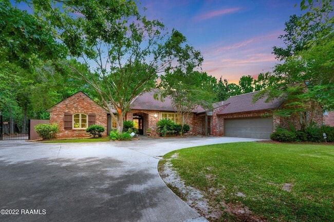 Building Photo - 403 Phoenix Dr