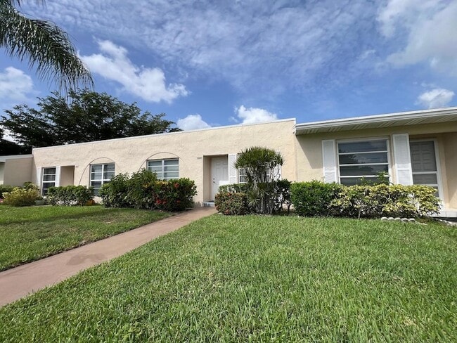 Building Photo - 8584 Bella Vista Dr
