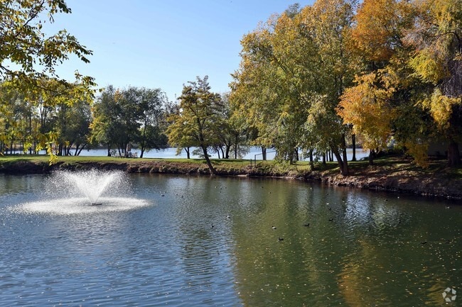 Photo - Edgewater Apartments