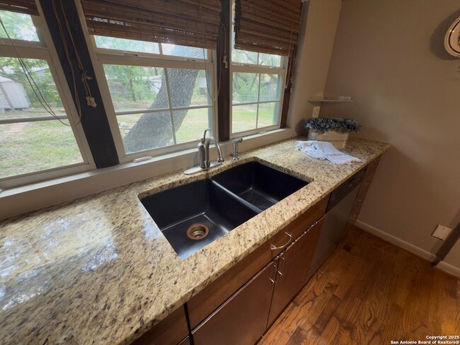 Photo - 11022 Dreamland Dr