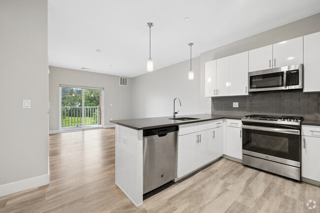 1BR, 1BA - 761SF - Kitchen - 1177 Greens Farms