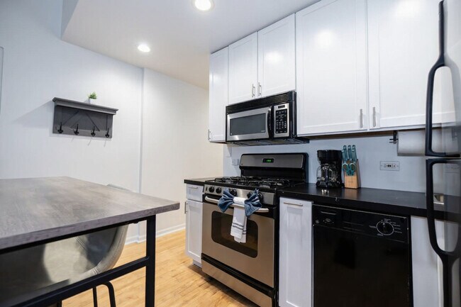 Photo - 2544 N Burling St Unit ID1319106P