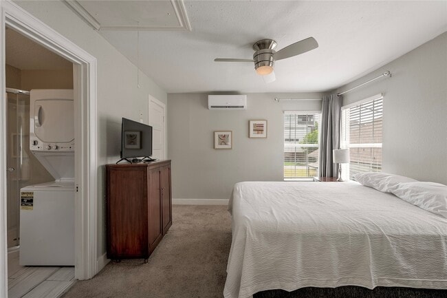 Photo - 3310 Crawford St Unit B