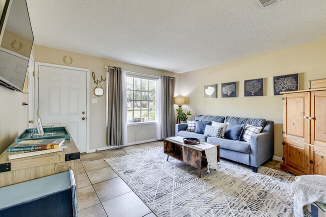 Building Photo - 310 Coral Dr SW Unit SI ID1605937P