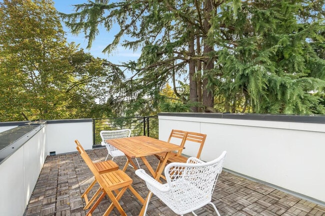 Photo - 9413 Roosevelt Way NE Unit SI ID1035915P