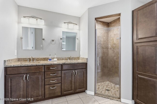 Photo - 283 Umber St NW