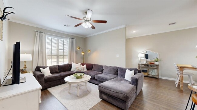 Photo - 2155 Big River St