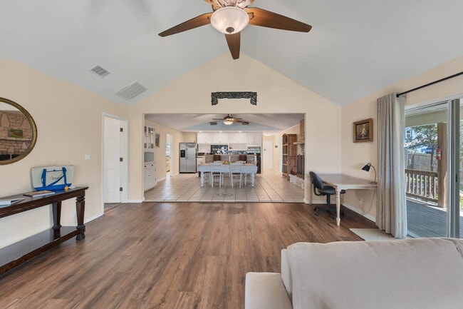 Photo - 2388 Lakeshore Dr Unit ID1351236P