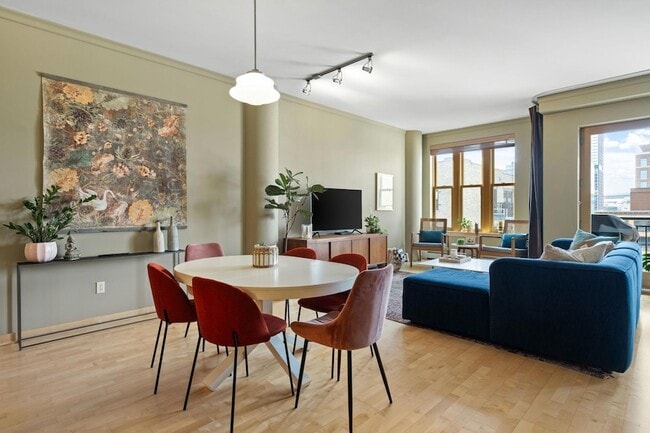 Photo - 401 N 2nd St