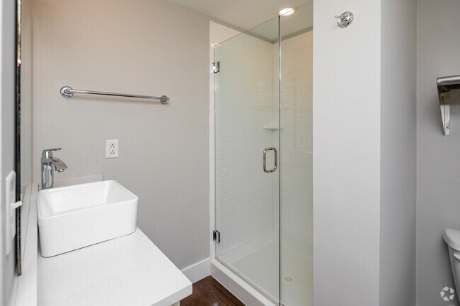 Studio - 320SF - Bathroom - The Byrum