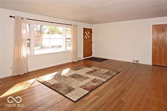 Photo - 210 W Sycamore St