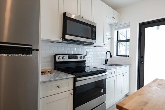Photo - 1721 SW 13th St Unit 4