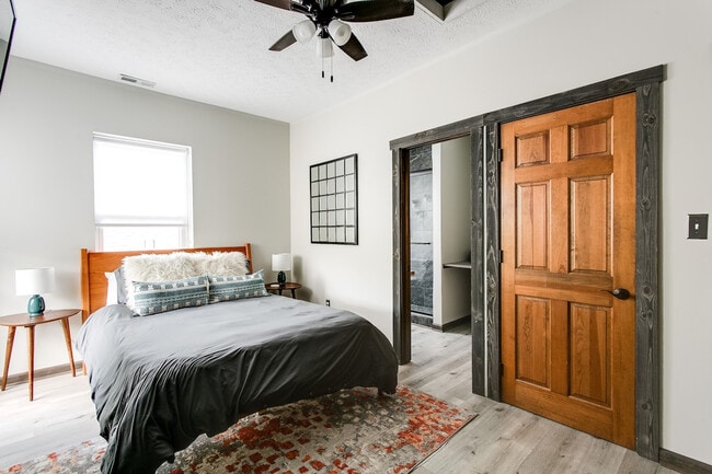 Photo - 725 E Breckinridge St Unit ID1028894P