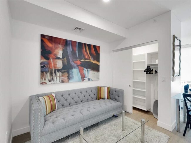 Photo - 817 N 6th St Unit ID1047103P