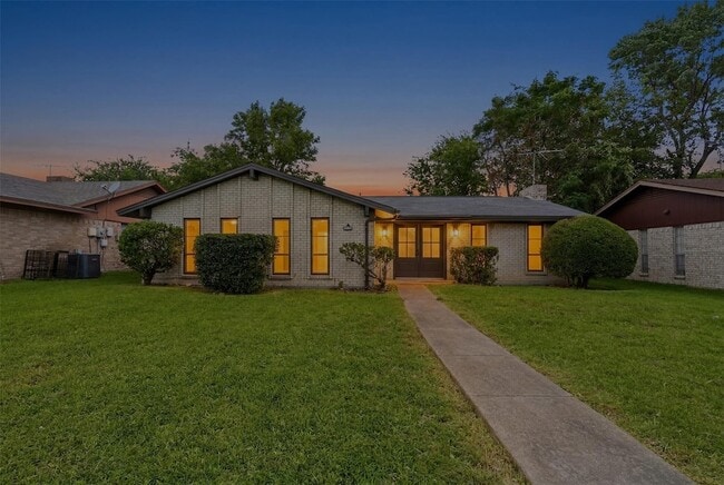 Building Photo - 1101 Delores Dr