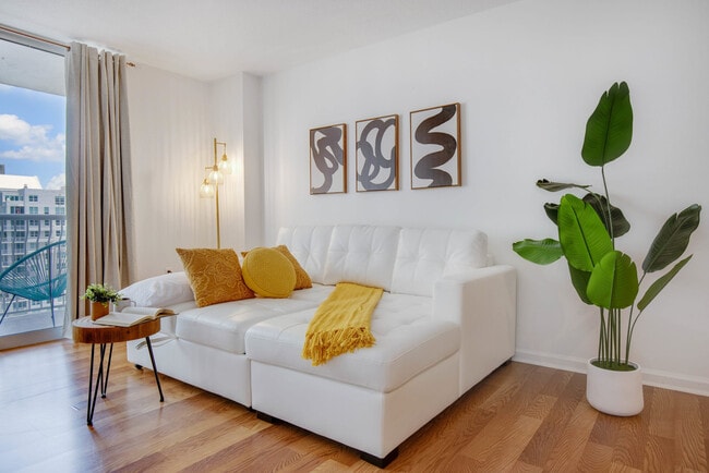 Building Photo - 1200 Brickell Bay Dr Unit ID1227452P