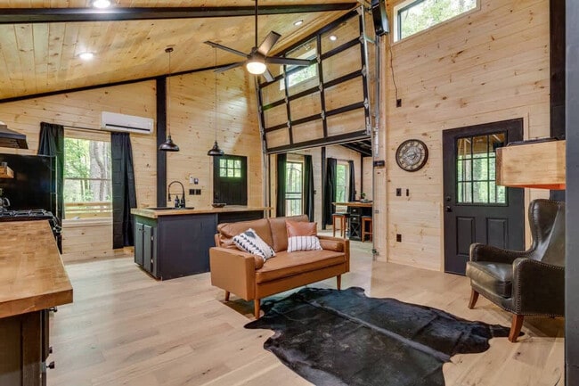 Building Photo - 4945 Ledford Rd Unit ID1051753P