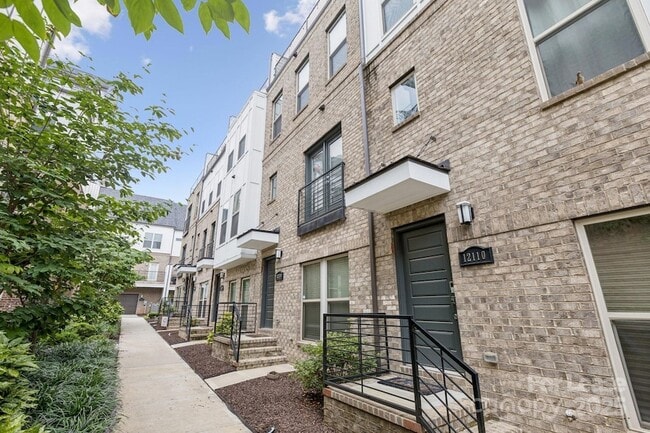 Building Photo - 12106 Brooklyn Ave