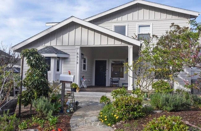 Building Photo - 5618 Bellevue Ave