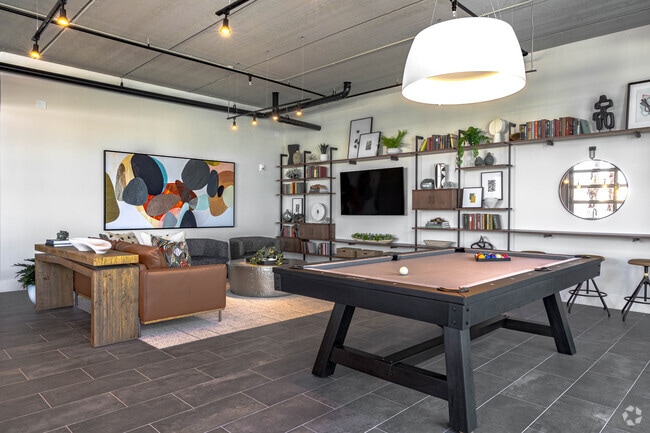 Resident Lounge - Raindance