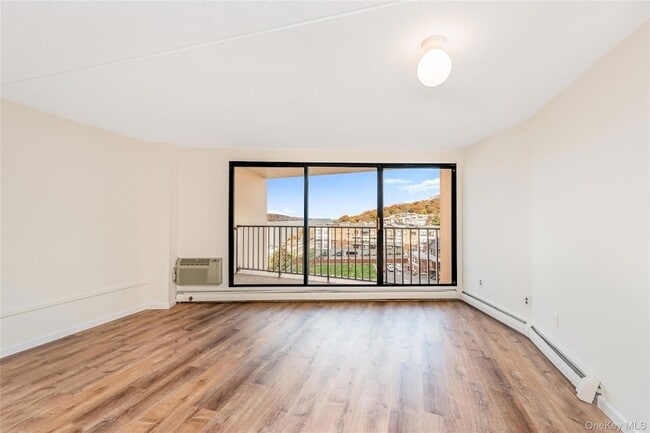 Photo - 1155 Warburton Ave Unit 7B