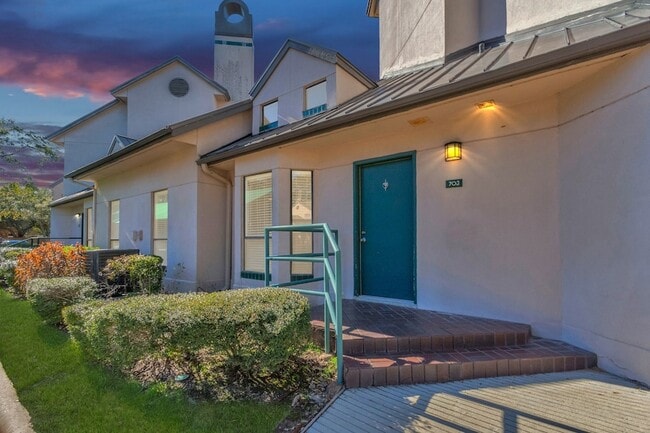 Photo - 4144 Greystone Way Unit 703