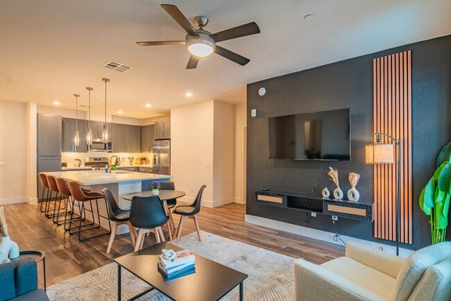 Building Photo - 15501 N Dial Blvd Unit ID1263146P