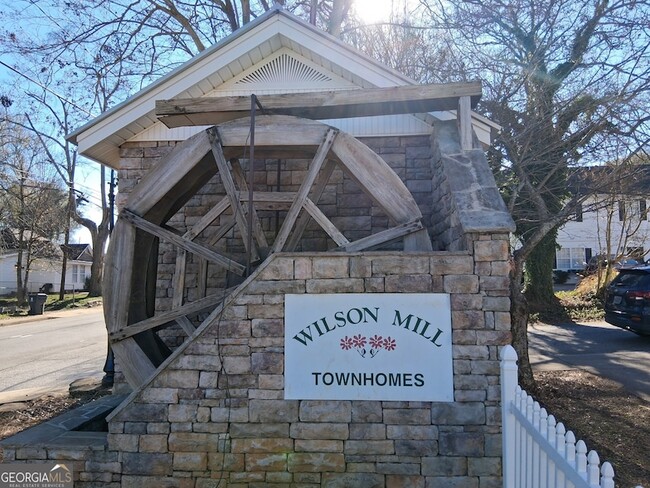 Building Photo - 209 E Wilson St