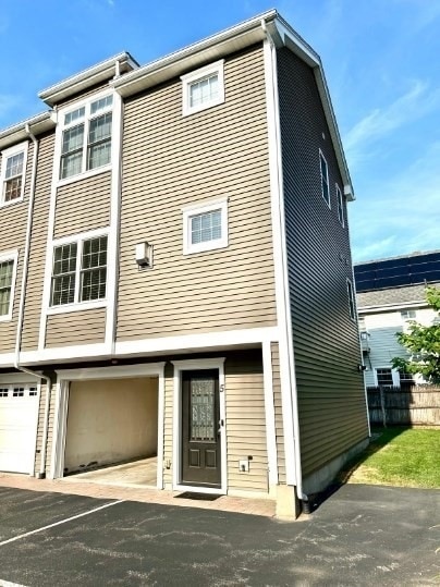 Building Photo - 26 Floyd St