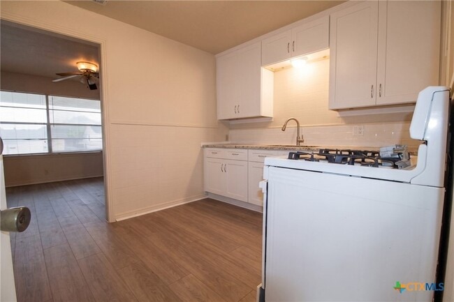 Photo - 204 Allen St