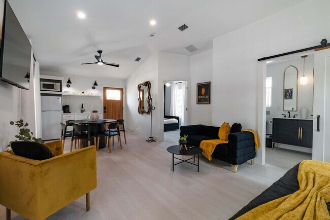 Photo - 28 W Castillo Dr Unit ID1281948P