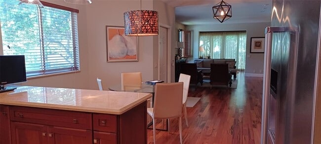 Photo - 6688 Via Regina