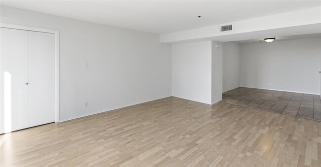 Photo - 40 N Interstate Hwy 35 Unit 7B1