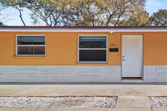 Building Photo - 5441 Oceanic Rd