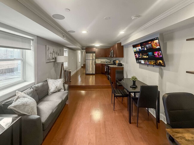 Building Photo - 606 S 2nd St Unit ID1239921P