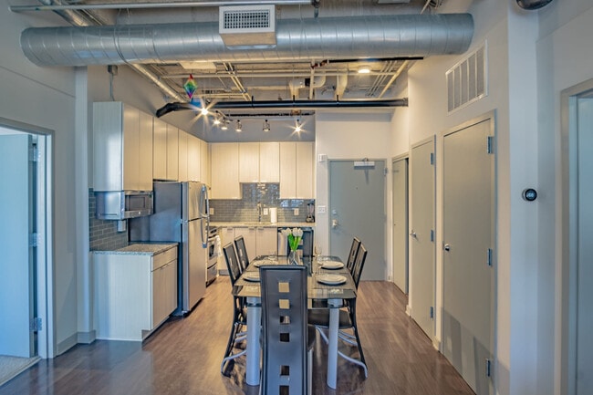 Photo - 550 W Peachtree St NW Unit ID1013805P