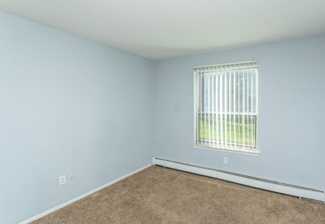Spacious Bedrooms - Kings Pointe Apartments - Warren, MI