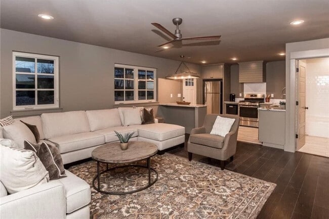 Building Photo - 303 NW F St Unit ID1241333P