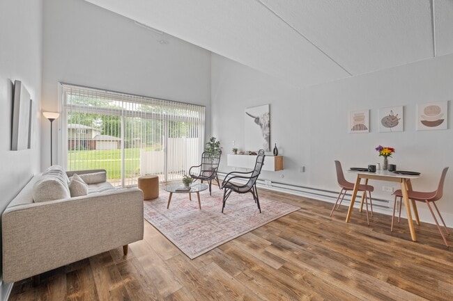 Photo - Fox Run Apartments