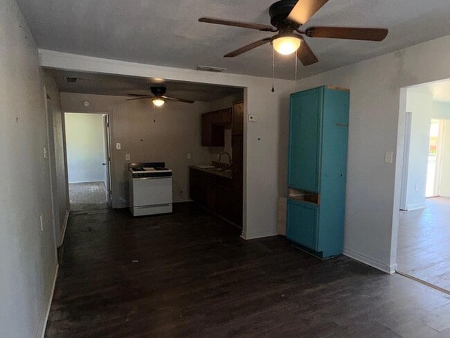 Photo - 2512 1st St
